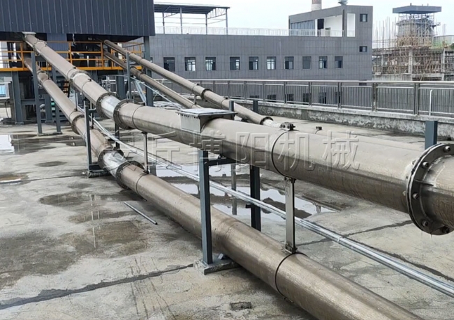 硫酸鎂管鏈輸送機(jī)現(xiàn)場  淄博管鏈提升機(jī)廠家