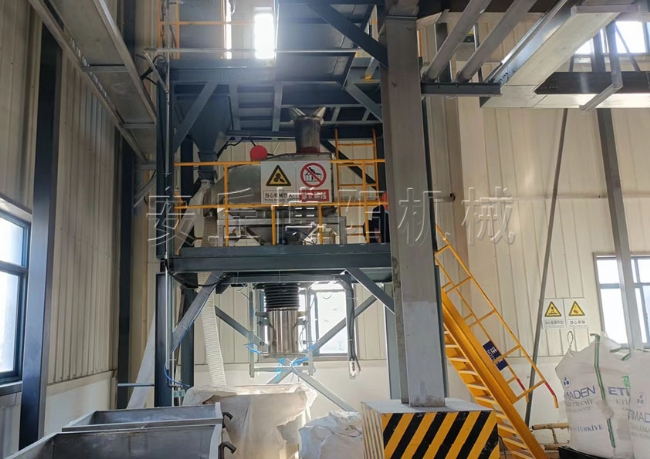 水泥噸袋包裝機(jī)案例   煙臺(tái)噸包自動(dòng)包裝稱