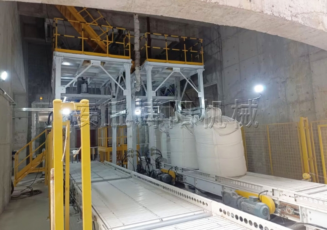 氧化鋁噸袋包裝機(jī)廠家   新疆噸包包裝稱優(yōu)勢(shì)