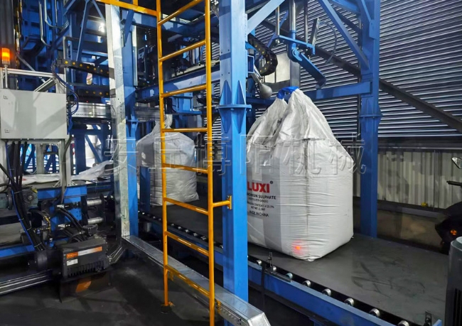 全自動噸袋包裝機案例   樹脂粉全自動噸包包裝稱